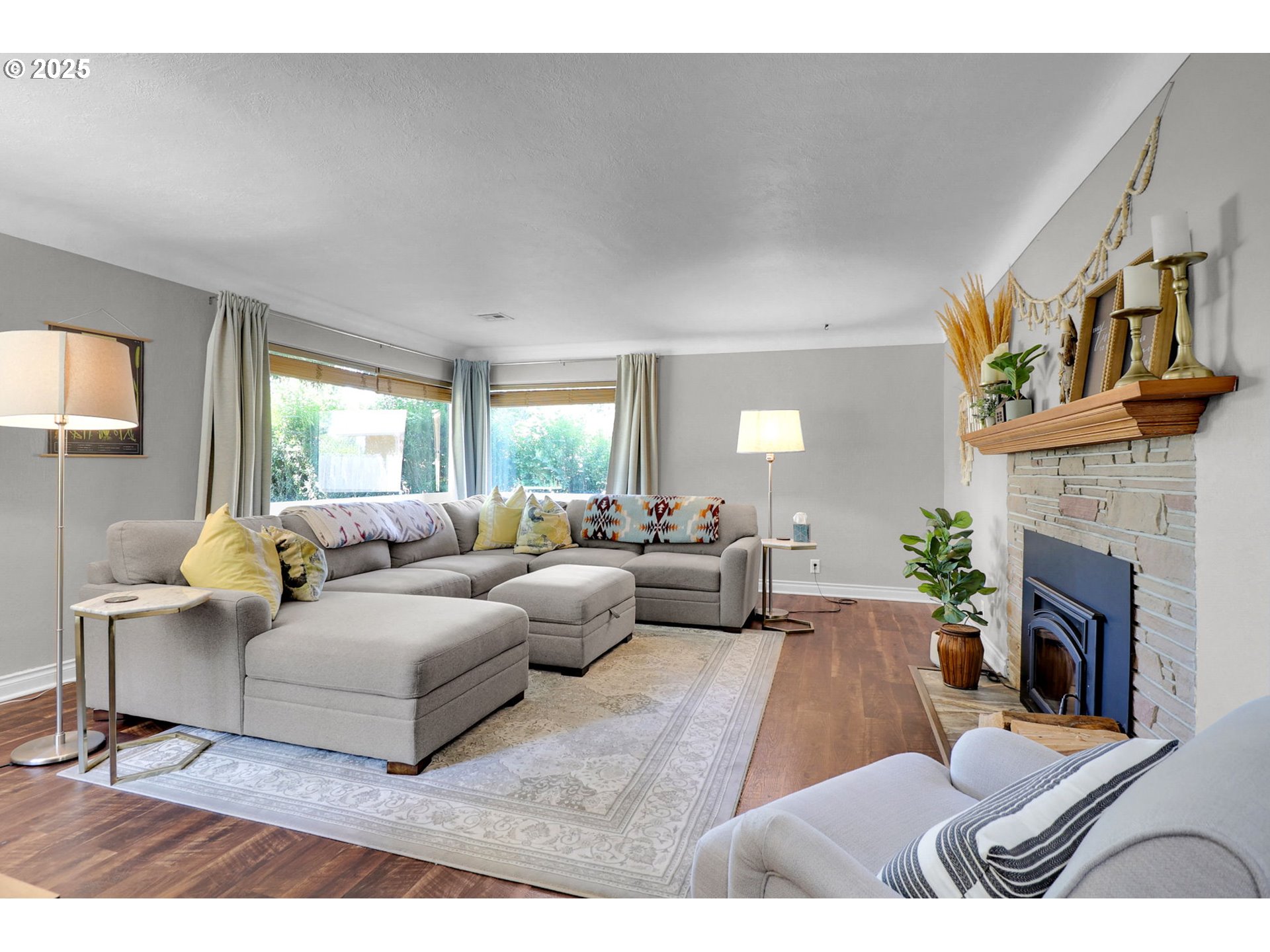 215 MYOAK DR