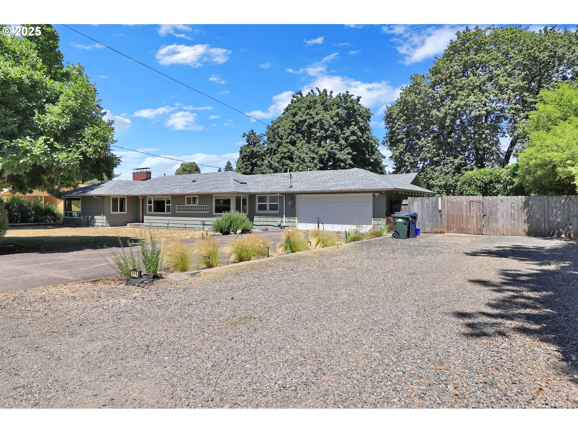 215 MYOAK DR