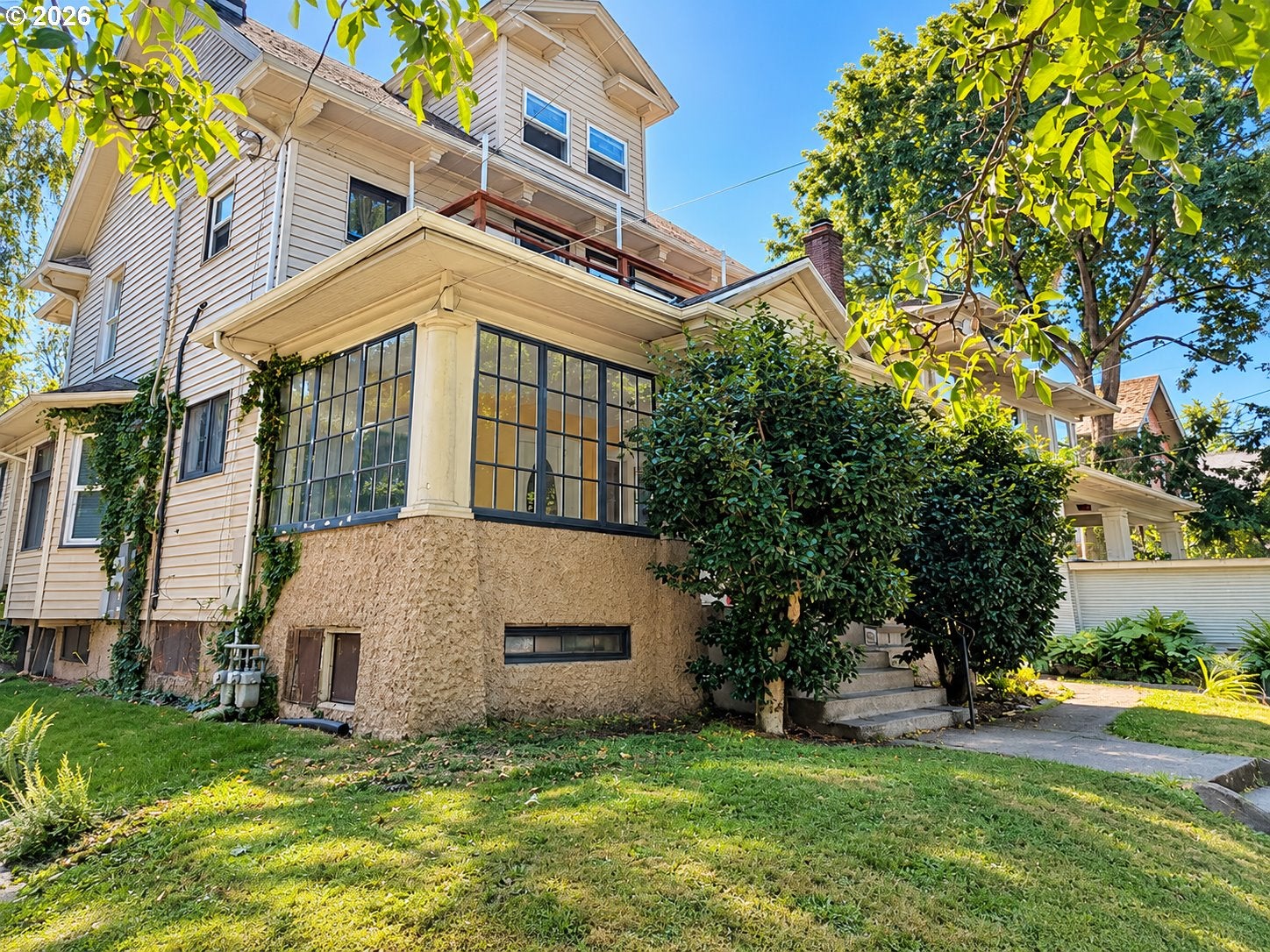 2204 NE 14TH AVE