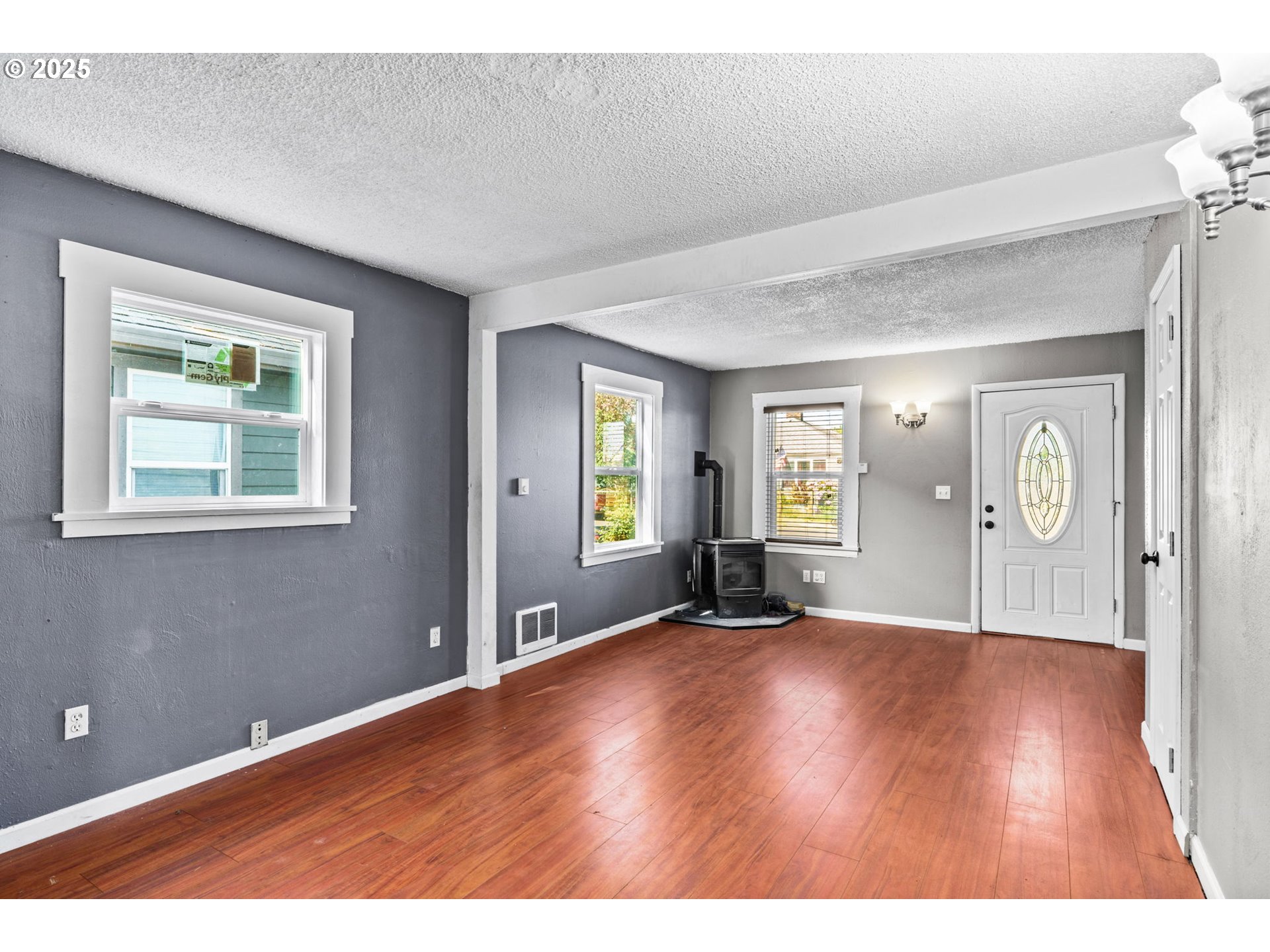 954 ELM ST