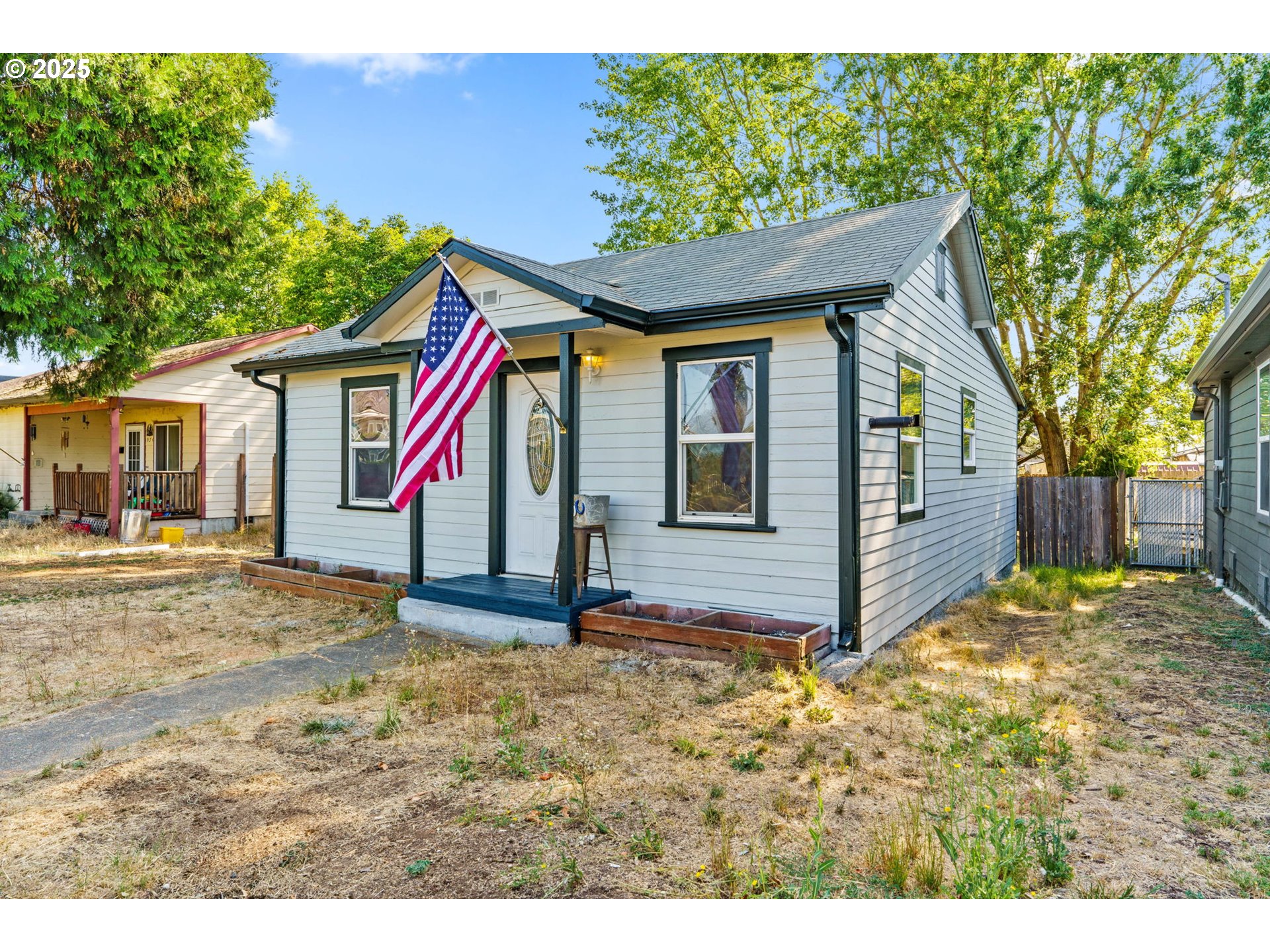 954 ELM ST