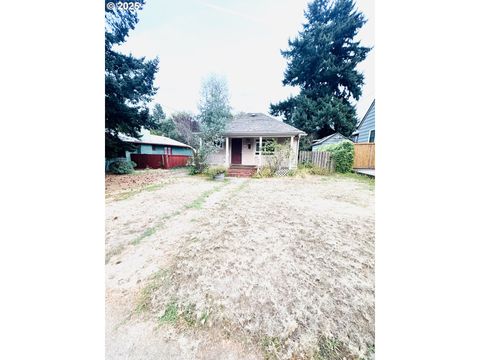 5624 NE 15TH AVE Portland OR 97211