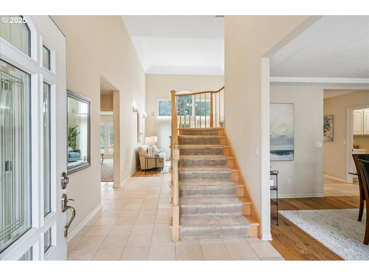 894 CREEKSIDE DR