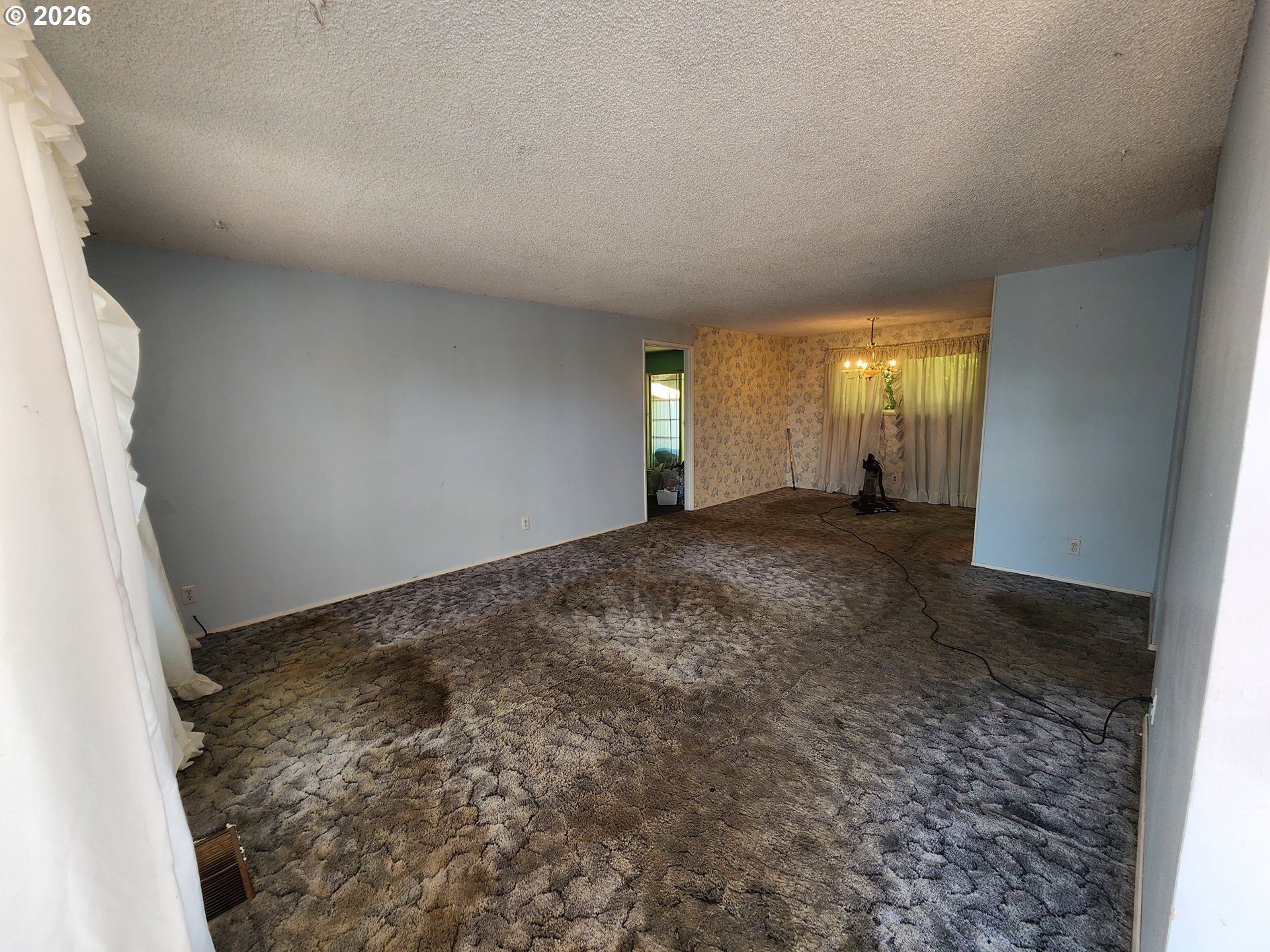4376 VERNON LOOP NE