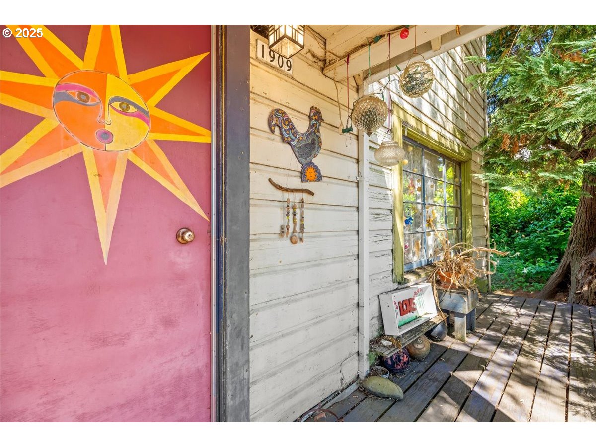 1909 17TH AVE