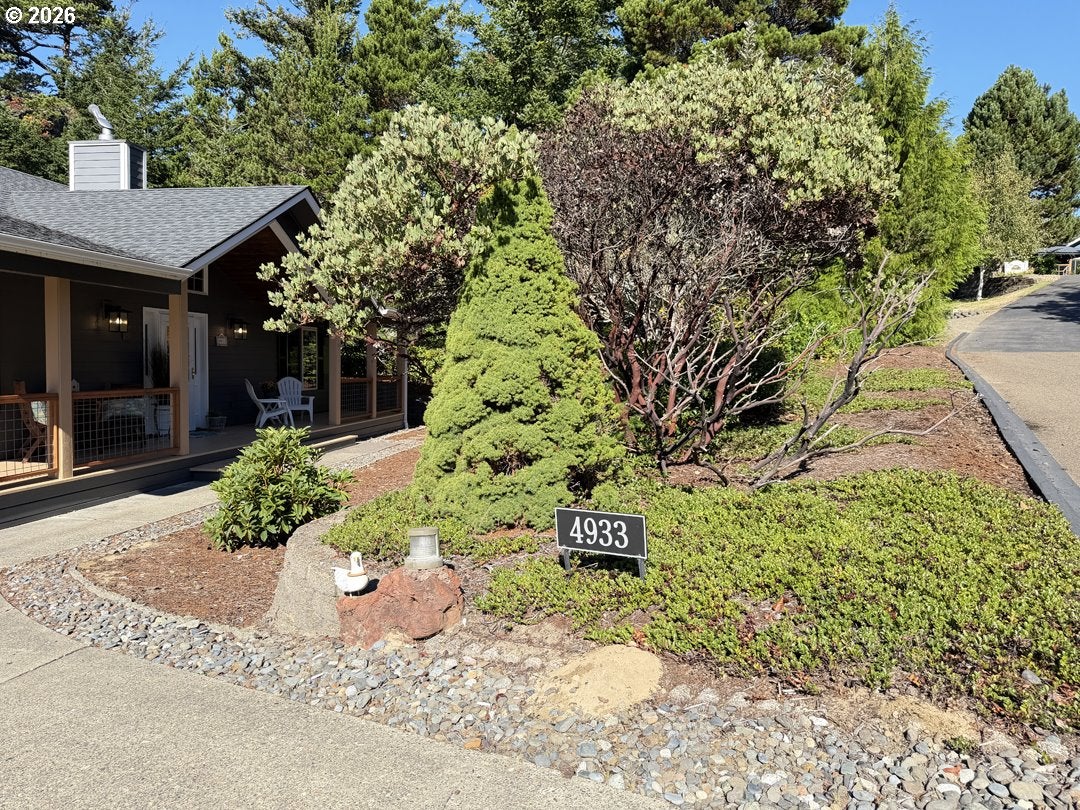 4933 Cloudcroft LN