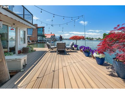 429 N Bridgeton RD 15 Portland OR 97217