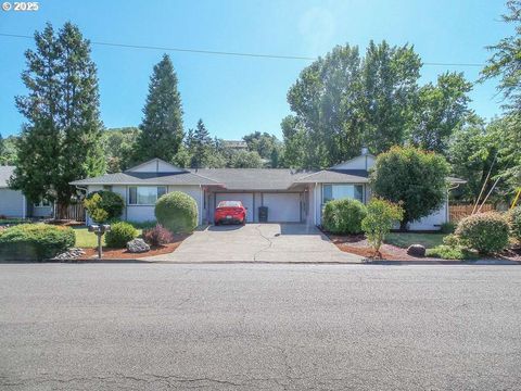 2363 NE KERR ST Roseburg OR 97470