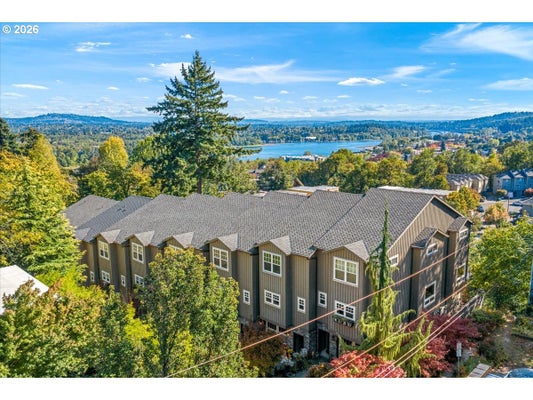 4642 SW CONDOR AVE APT 2, PORTLAND, OR 97239 - Image 5e63d70d34e0544ca2d59c5c6eaacee0/498608947
