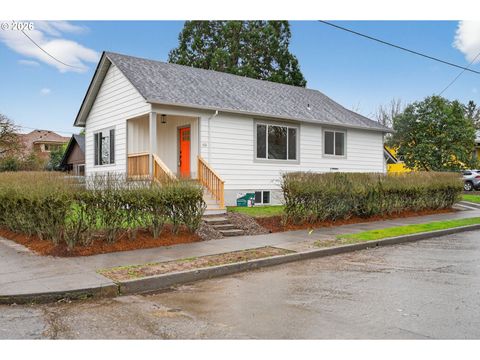 702 NE ROSA PARKS WAY Portland OR 97211