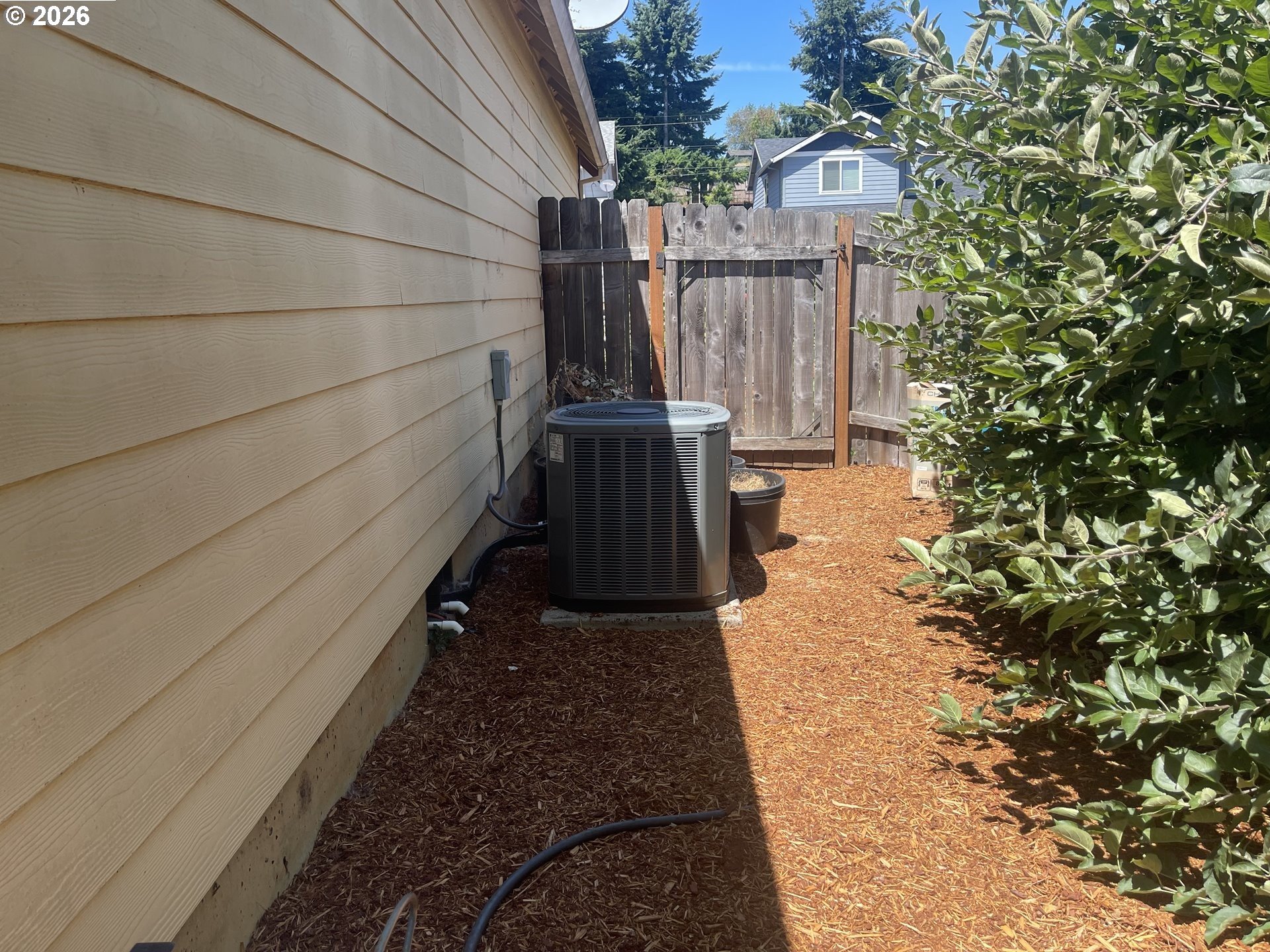 323 NW PACIFIC HILLS DR