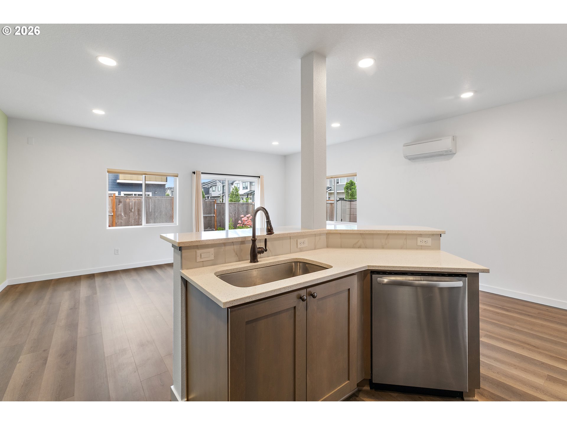 1292 S QUARTZ DR