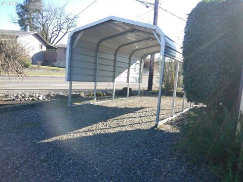 A home in Roseburg