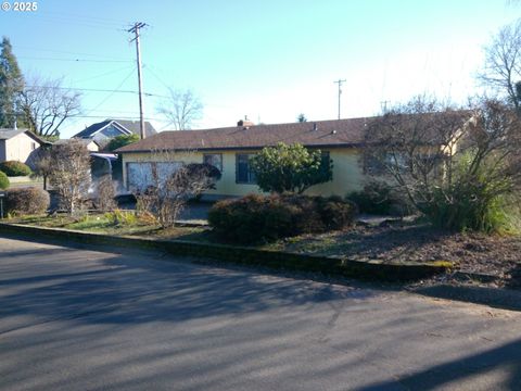 A home in Roseburg