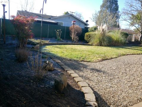 A home in Roseburg