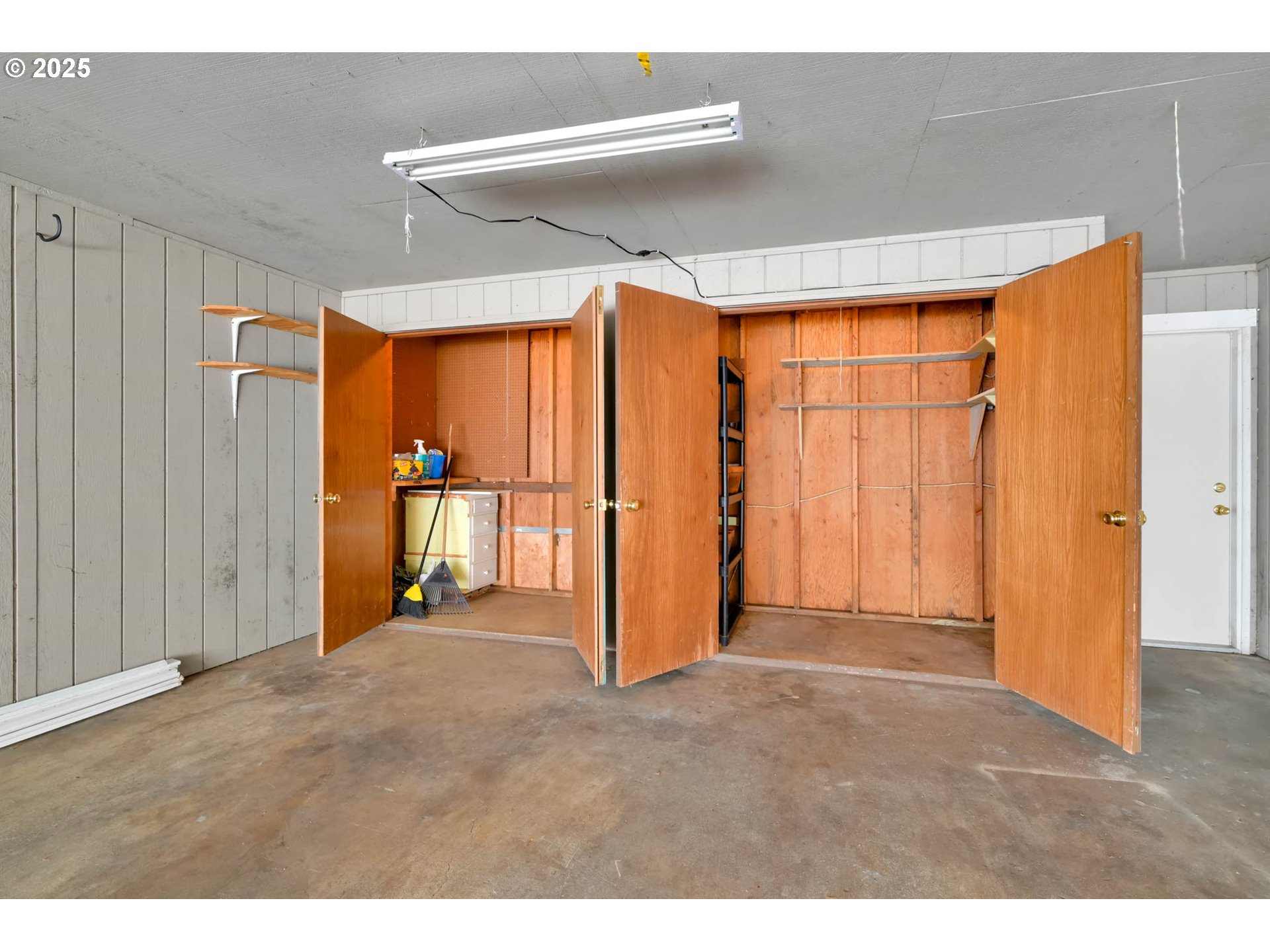 Eugene, Oregon 97401, United States, 3 Bedrooms Bedrooms, ,3 BathroomsBathrooms,Residential,Active,82254