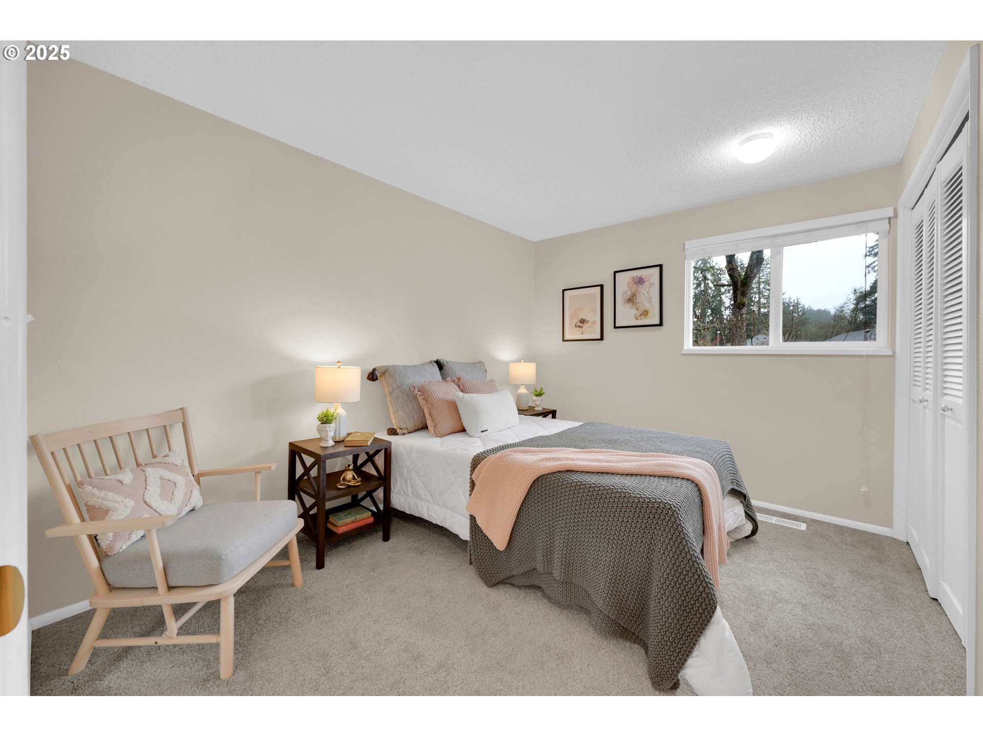 Eugene, Oregon 97401, United States, 3 Bedrooms Bedrooms, ,3 BathroomsBathrooms,Residential,Active,82254