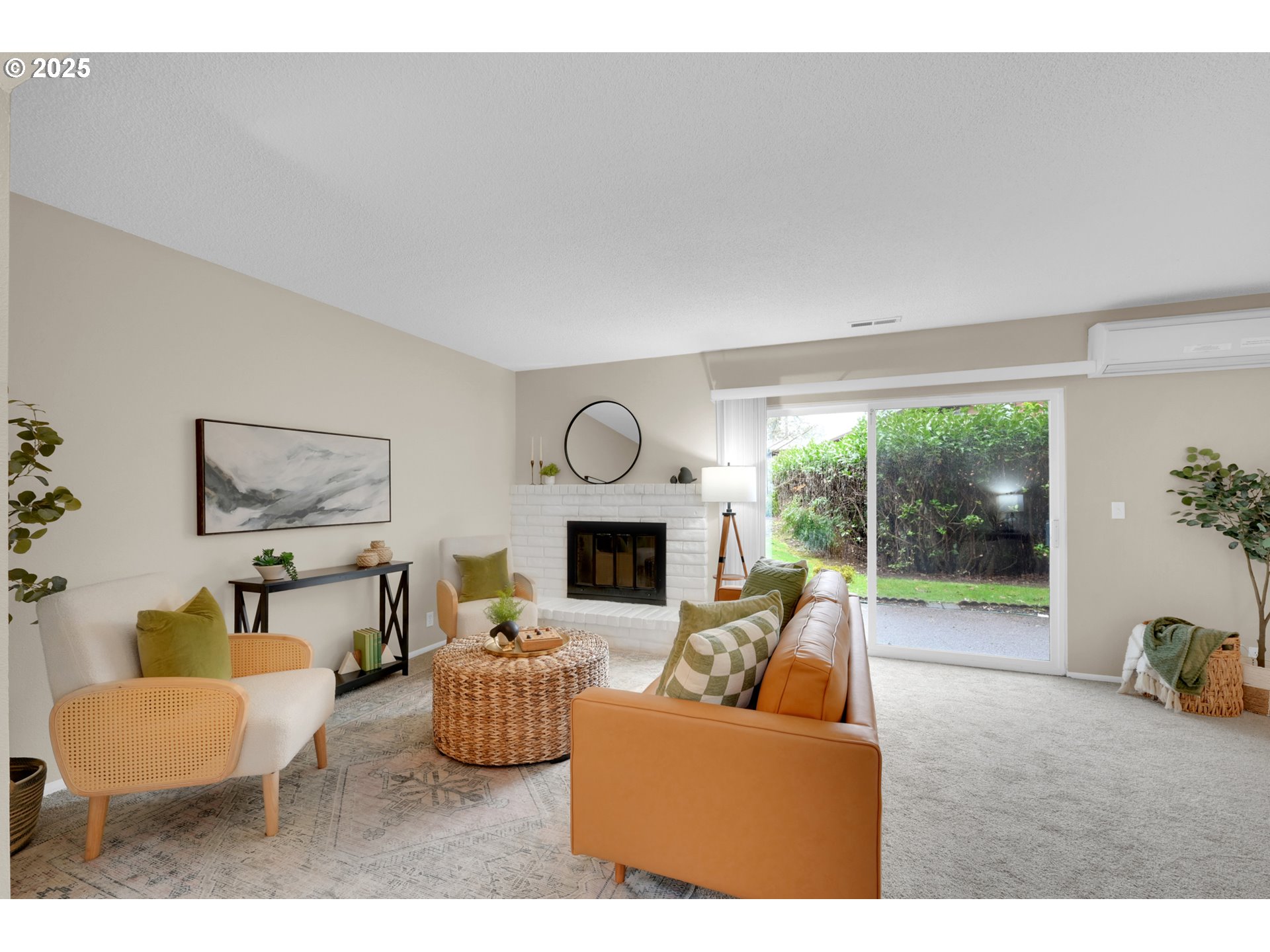 Eugene, Oregon 97401, United States, 3 Bedrooms Bedrooms, ,3 BathroomsBathrooms,Residential,Active,82254