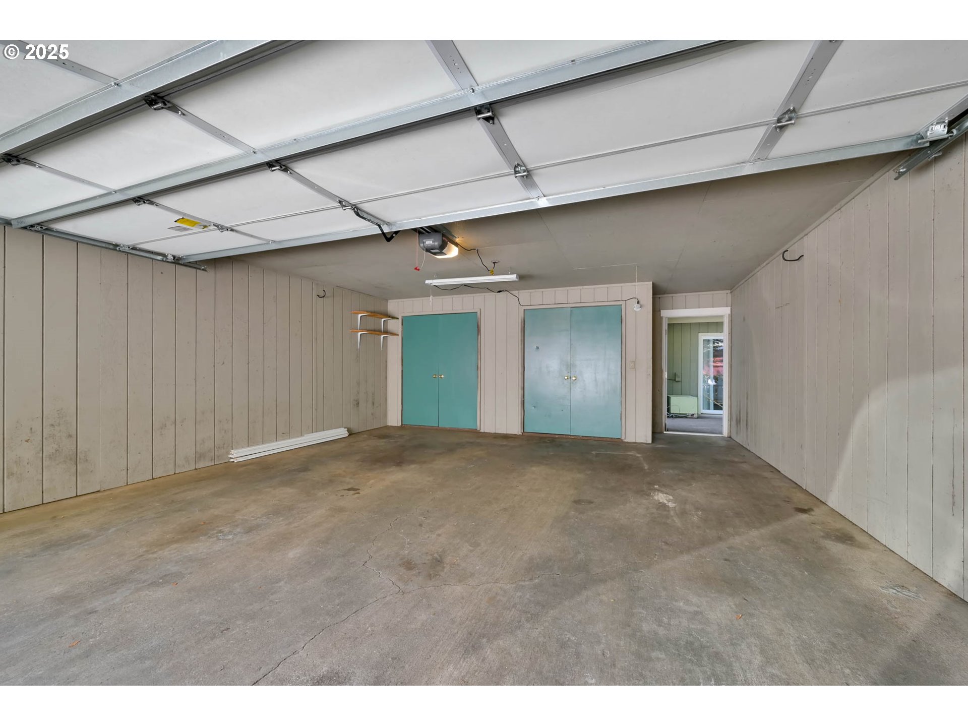 Eugene, Oregon 97401, United States, 3 Bedrooms Bedrooms, ,3 BathroomsBathrooms,Residential,Active,82254