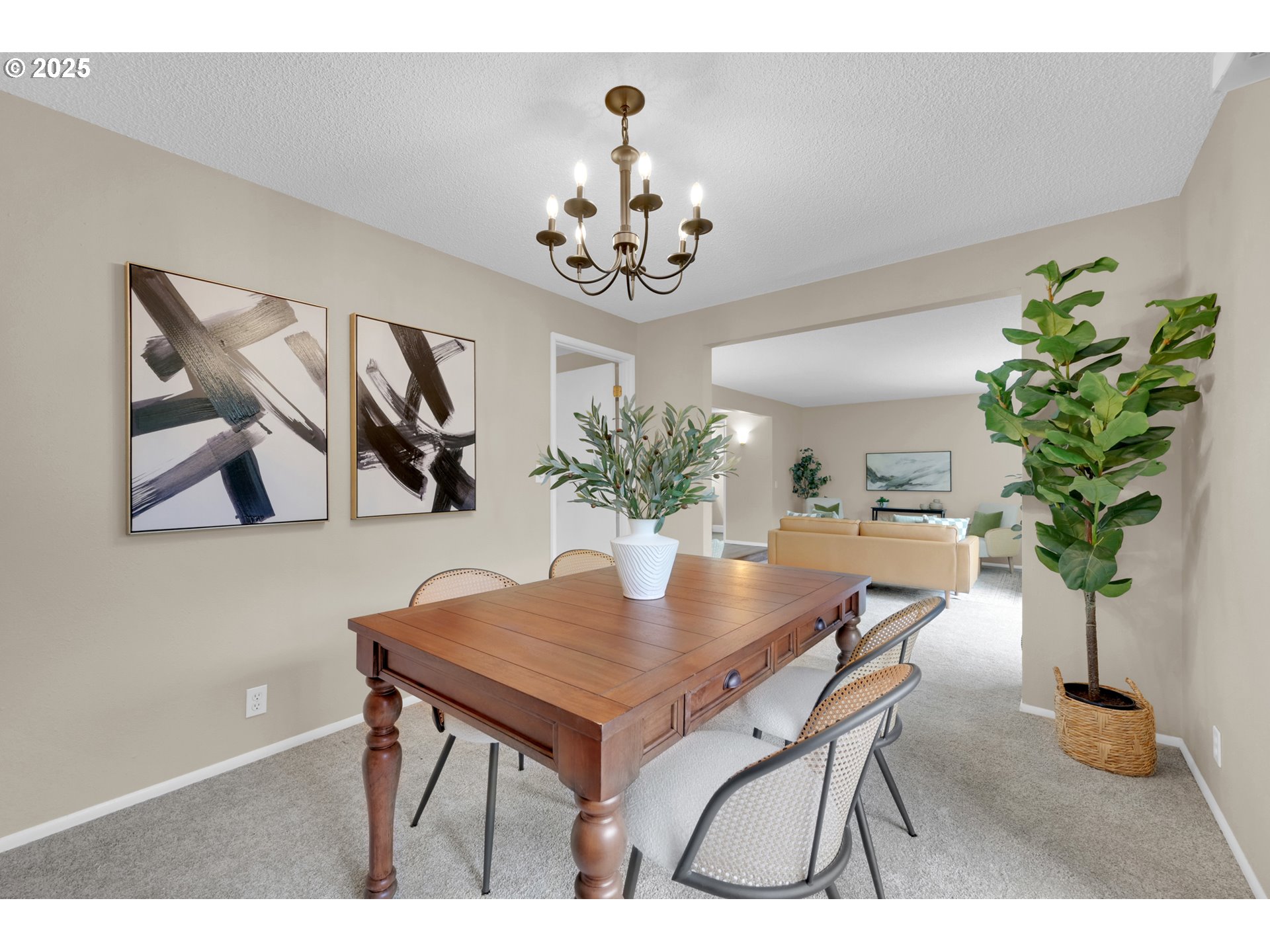 Eugene, Oregon 97401, United States, 3 Bedrooms Bedrooms, ,3 BathroomsBathrooms,Residential,Active,82254