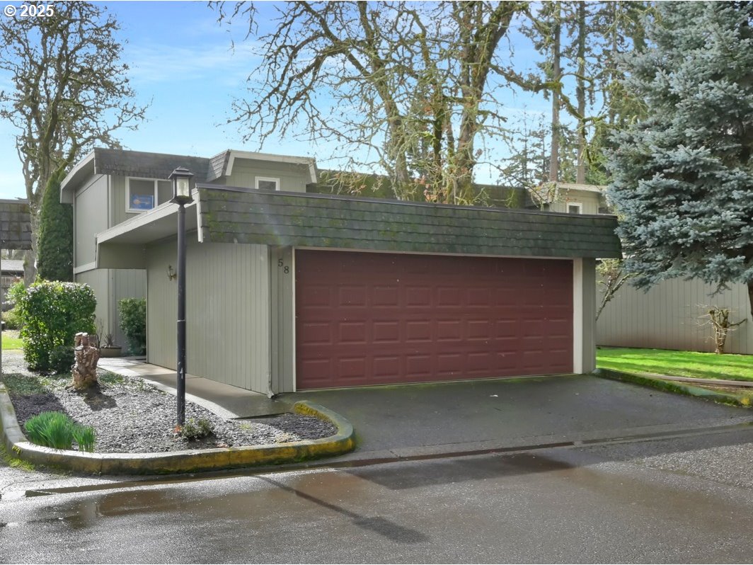 Eugene, Oregon 97401, United States, 3 Bedrooms Bedrooms, ,3 BathroomsBathrooms,Residential,Active,82254