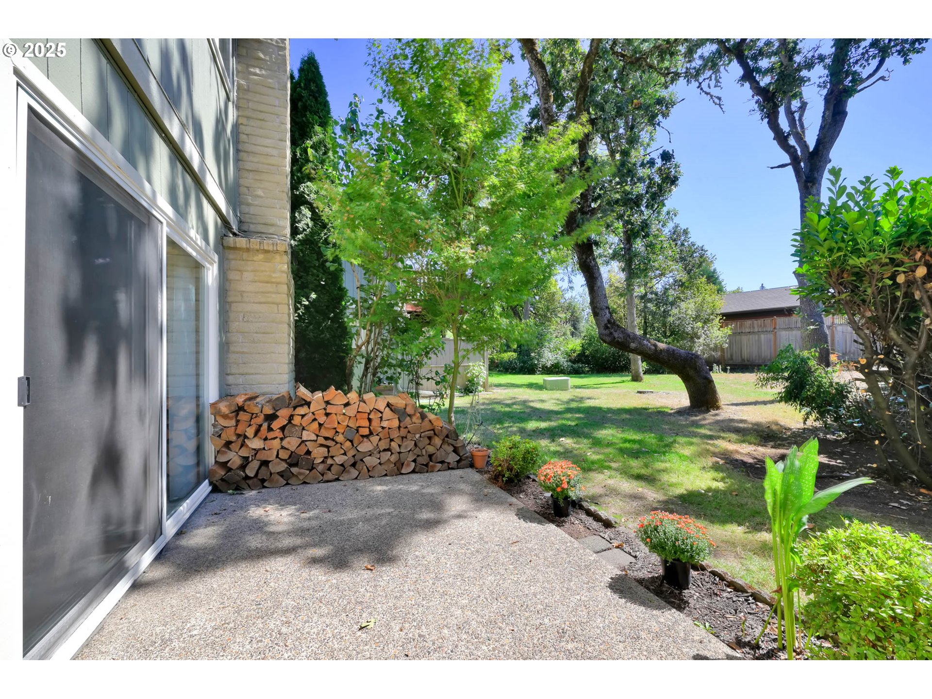 Eugene, Oregon 97401, United States, 3 Bedrooms Bedrooms, ,3 BathroomsBathrooms,Residential,Active,82254