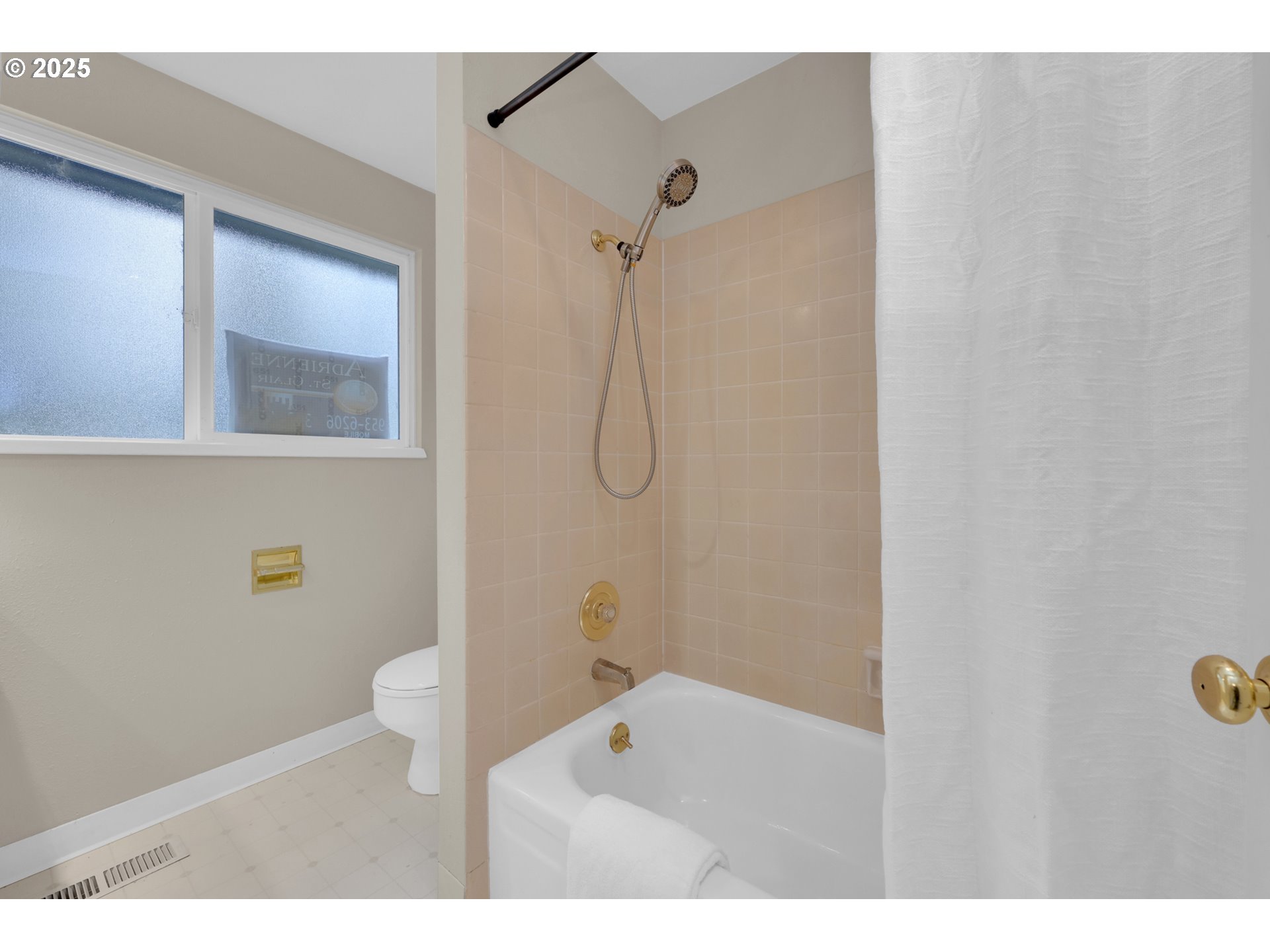 Eugene, Oregon 97401, United States, 3 Bedrooms Bedrooms, ,3 BathroomsBathrooms,Residential,Active,82254