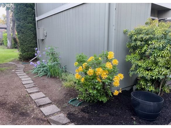 Eugene, Oregon 97401, United States, 3 Bedrooms Bedrooms, ,3 BathroomsBathrooms,Residential,Active,82254