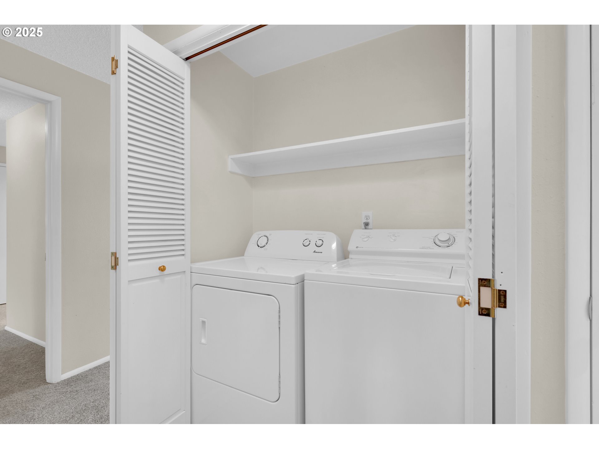 Eugene, Oregon 97401, United States, 3 Bedrooms Bedrooms, ,3 BathroomsBathrooms,Residential,Active,82254