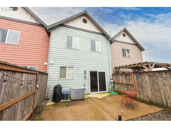 McMinnville, Oregon 97128, United States, 3 Bedrooms Bedrooms, ,3 BathroomsBathrooms,Residential,Active,246311