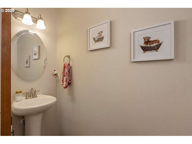 McMinnville, Oregon 97128, United States, 3 Bedrooms Bedrooms, ,3 BathroomsBathrooms,Residential,Active,246311