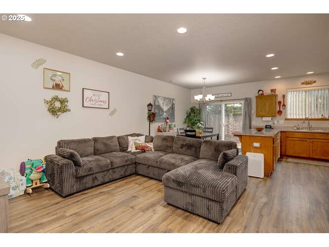 McMinnville, Oregon 97128, United States, 3 Bedrooms Bedrooms, ,3 BathroomsBathrooms,Residential,Active,246311