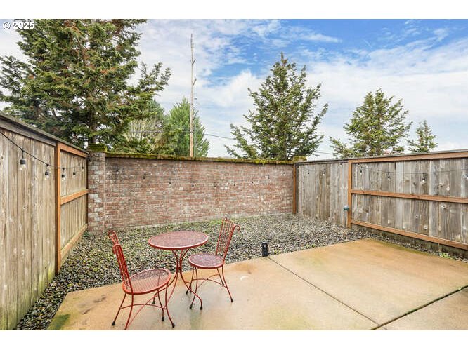 McMinnville, Oregon 97128, United States, 3 Bedrooms Bedrooms, ,3 BathroomsBathrooms,Residential,Active,246311