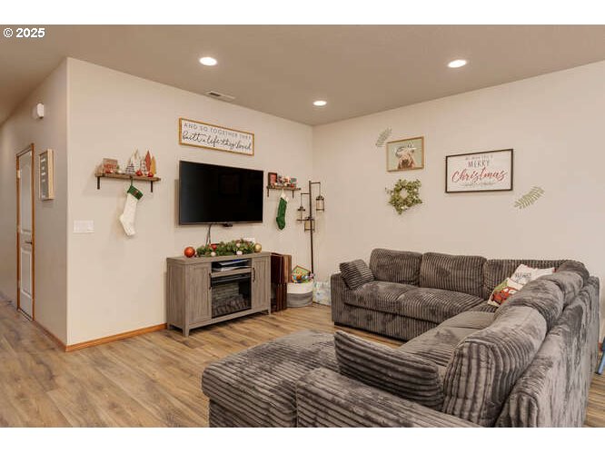 McMinnville, Oregon 97128, United States, 3 Bedrooms Bedrooms, ,3 BathroomsBathrooms,Residential,Active,246311