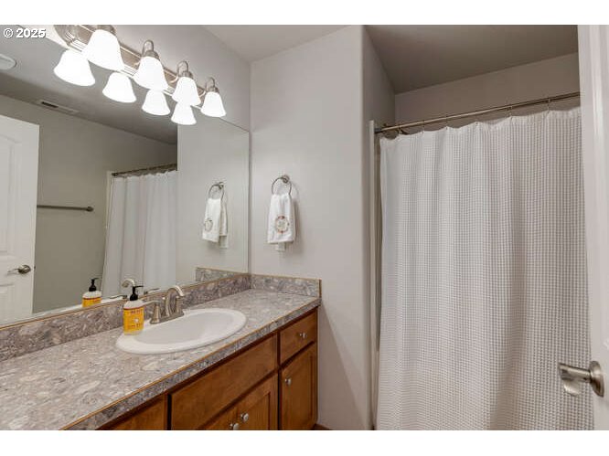 McMinnville, Oregon 97128, United States, 3 Bedrooms Bedrooms, ,3 BathroomsBathrooms,Residential,Active,246311