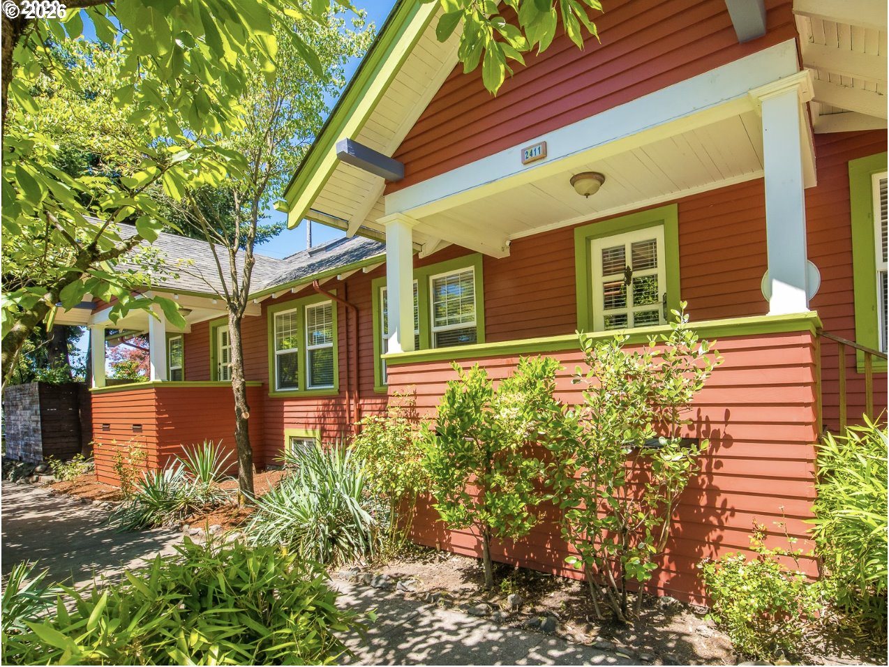2405 SE CORA ST