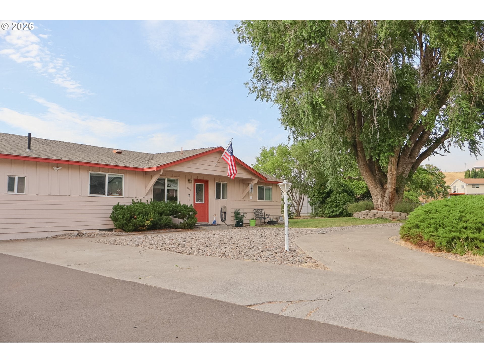 3425 COLUMBIA VIEW DR