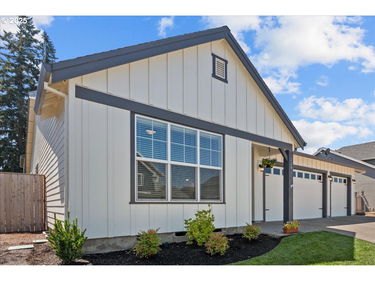 229 NE 17TH AVE