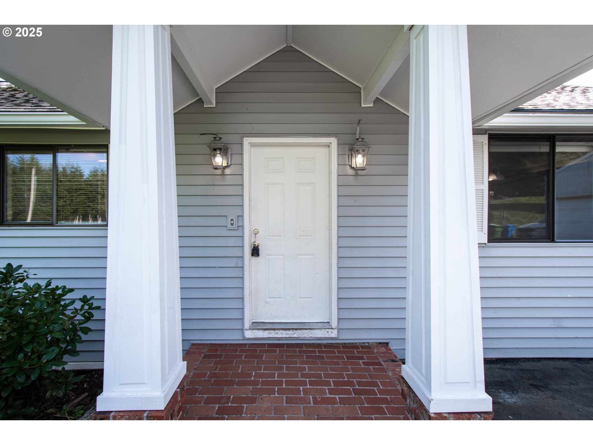 110 ENGLISH LN