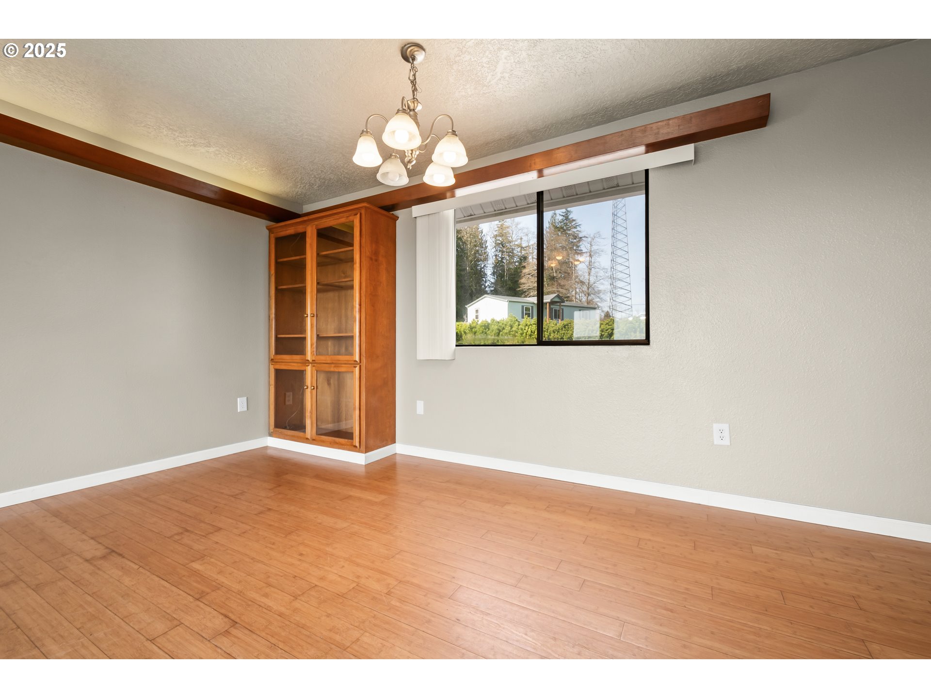 110 ENGLISH LN