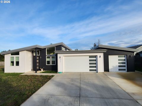 617 WINDCREST DR Bandon OR 97411