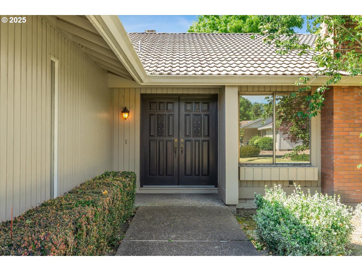 324 N PEACOCK CT
