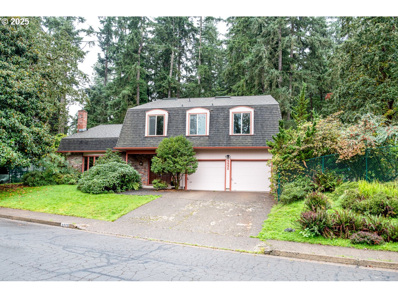 4495 PINECREST DR