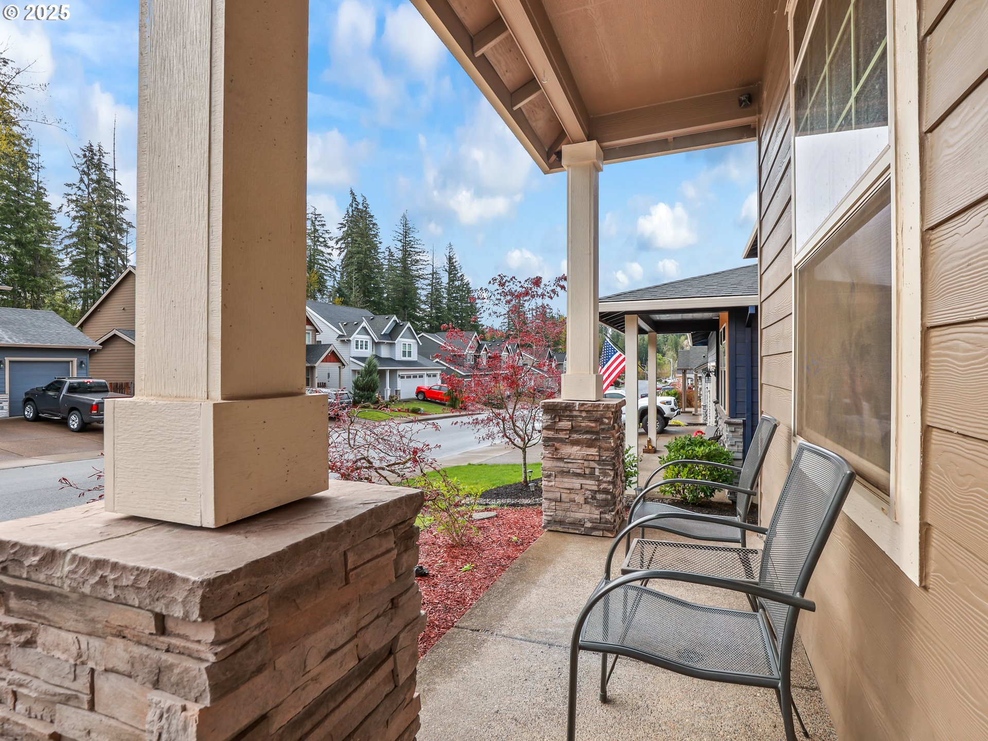 1725 NE CURRIN CREEK DR