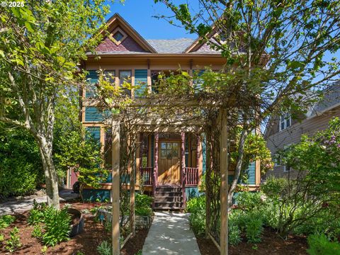 131 NE TILLAMOOK ST Portland OR 97212