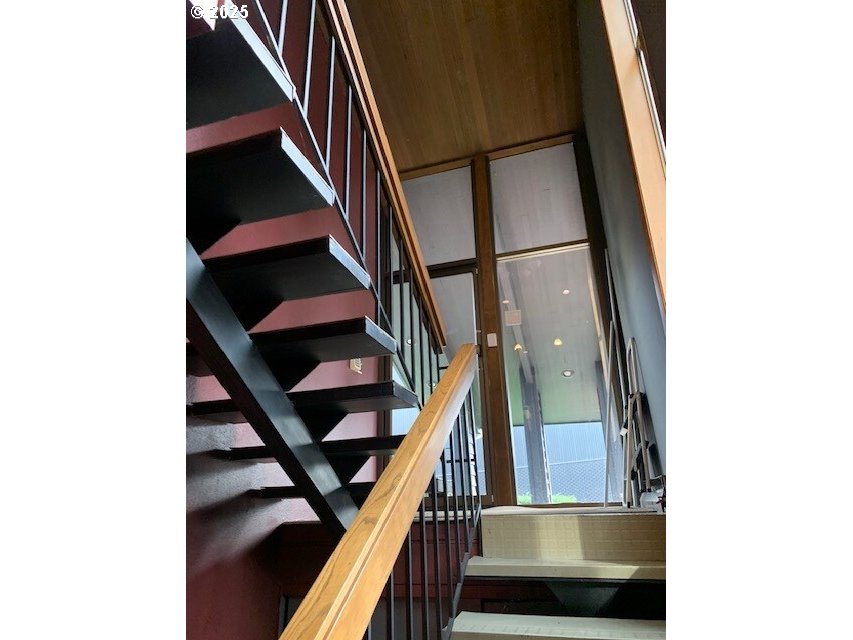 4242 SE MILWAUKIE AVE