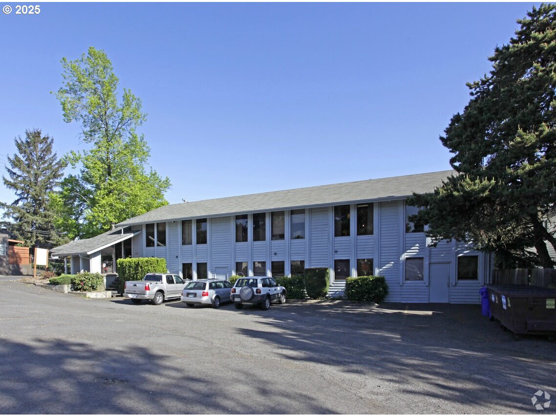 4242 SE MILWAUKIE AVE