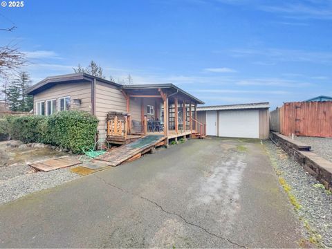 2925 KNOTT TER Coos Bay OR 97420