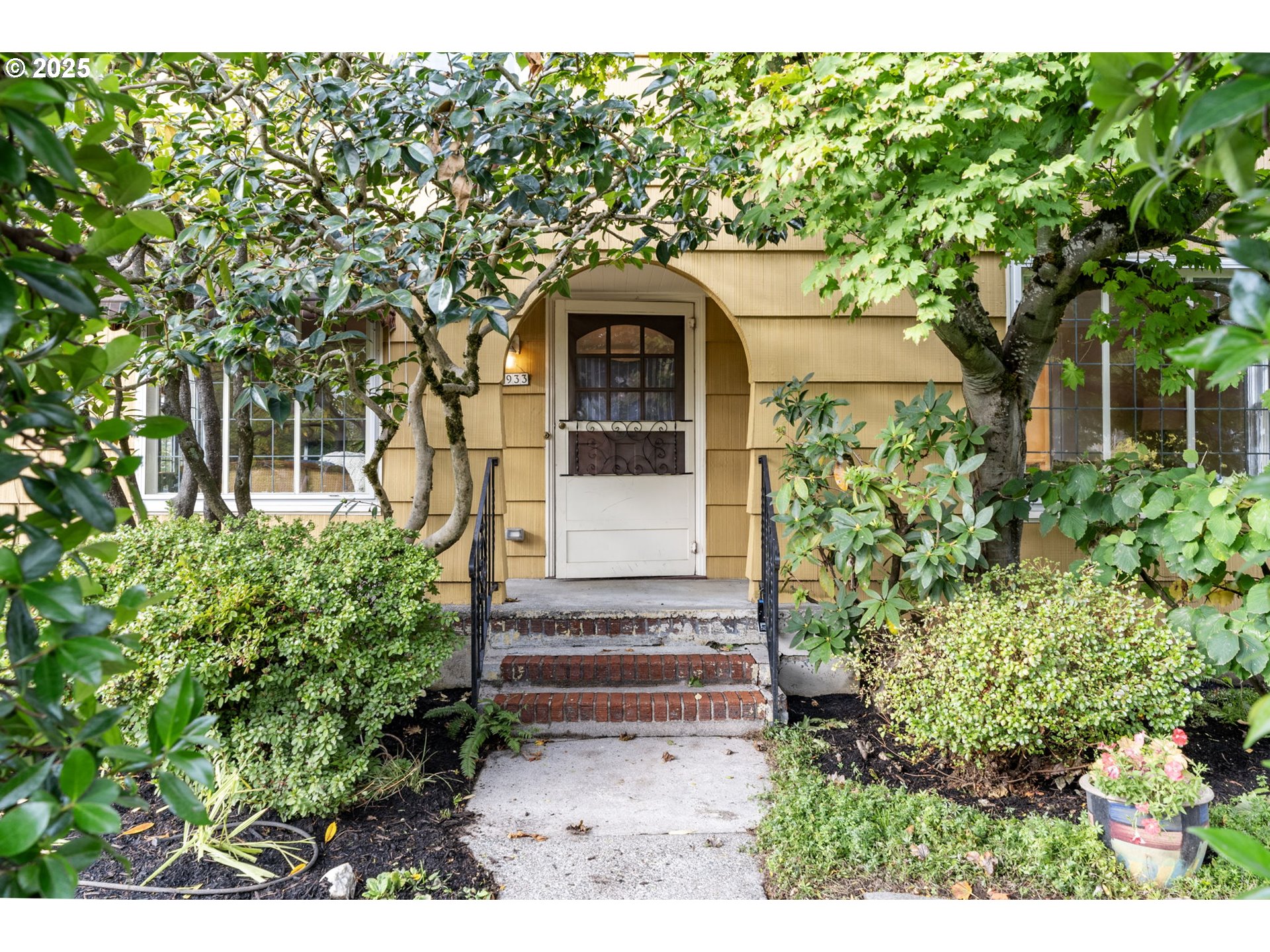 1933 SE 27TH AVE