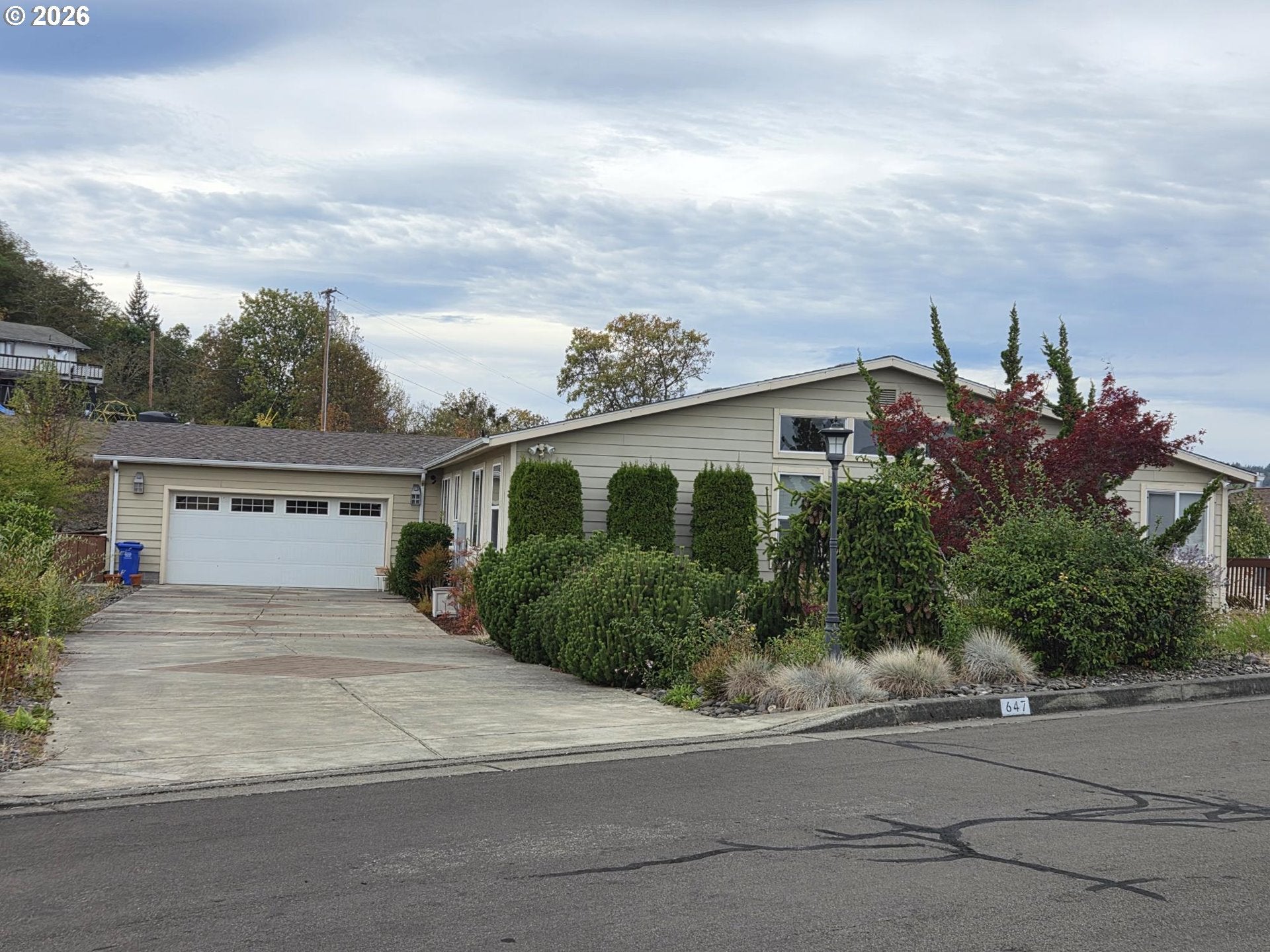 647 HIGHLAND VISTA LN